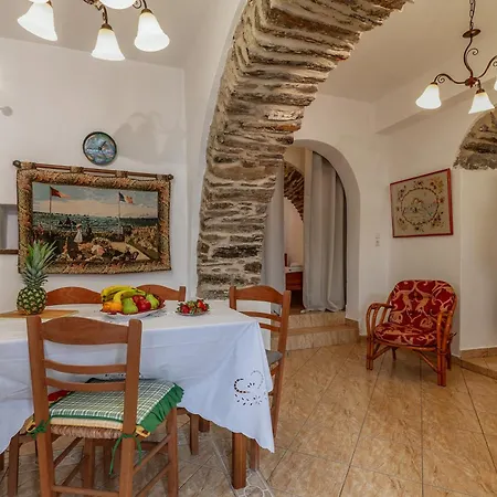 Traditional House In Holiday home Koronos